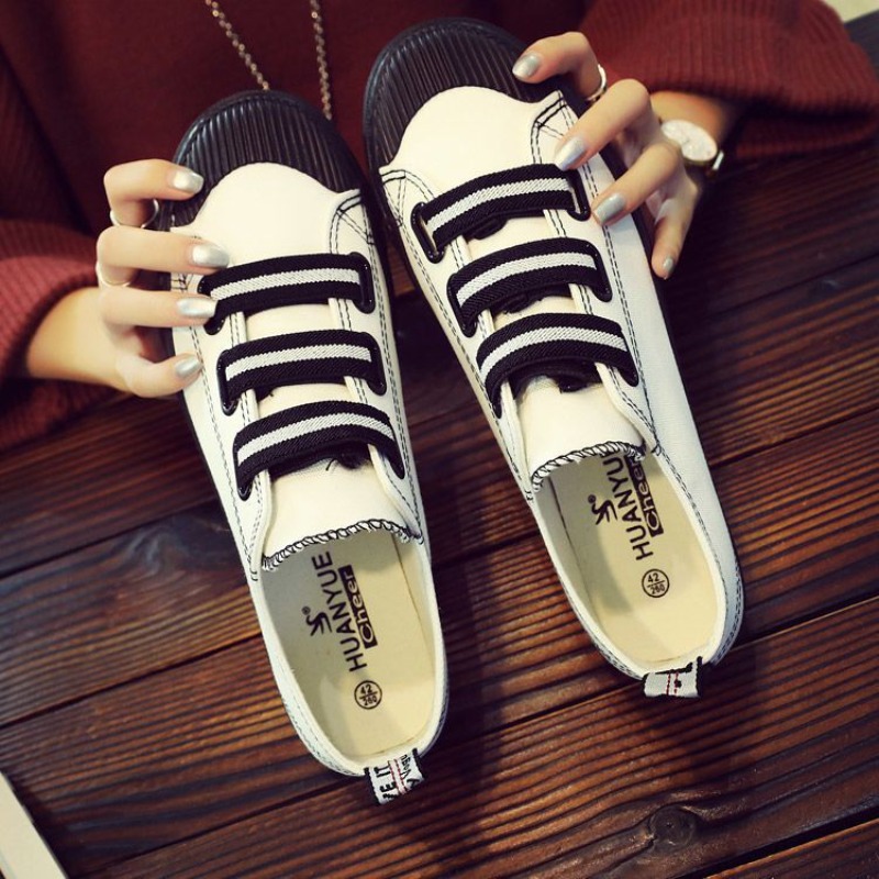 Street Fashion Vibes - Kore Tarzı Slip-On Kanvas Ayakkabılar Sokak