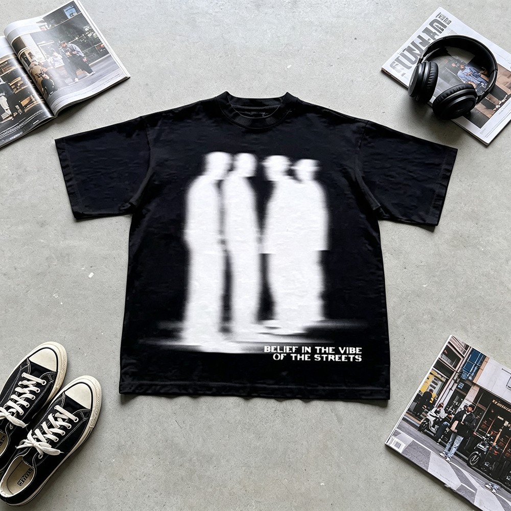 Street Fashion Vibes - Bulanık Siluet Sokak Havası Grafik Tişört,